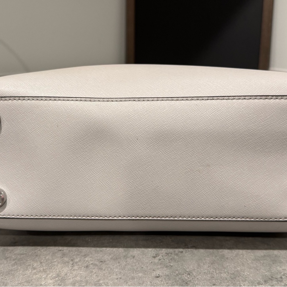 Michael Kors Ellis Satchel with Crossbody Strap and Twilly! Preowned! - Picture 4 of 15